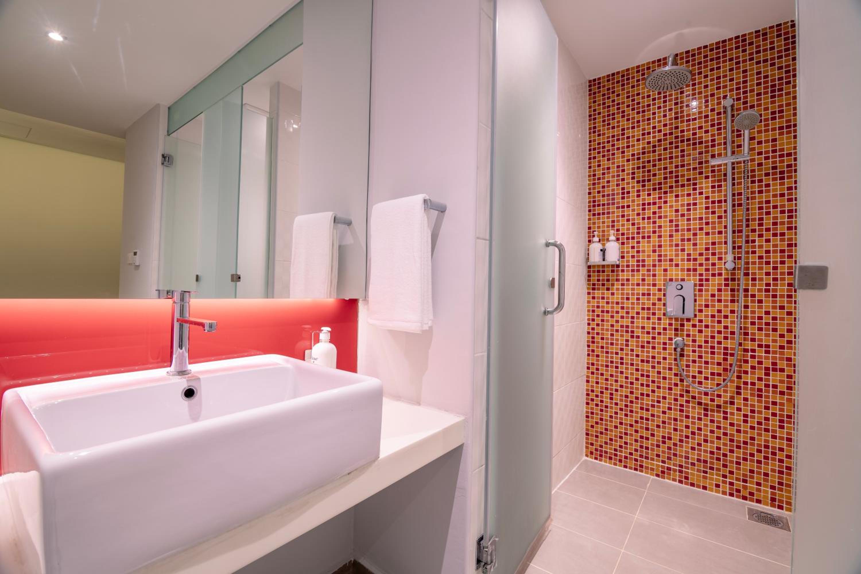 holiday inn express and suites johor bahru by ihg