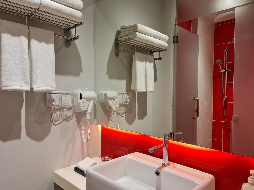 holiday inn express and suites johor bahru by ihg