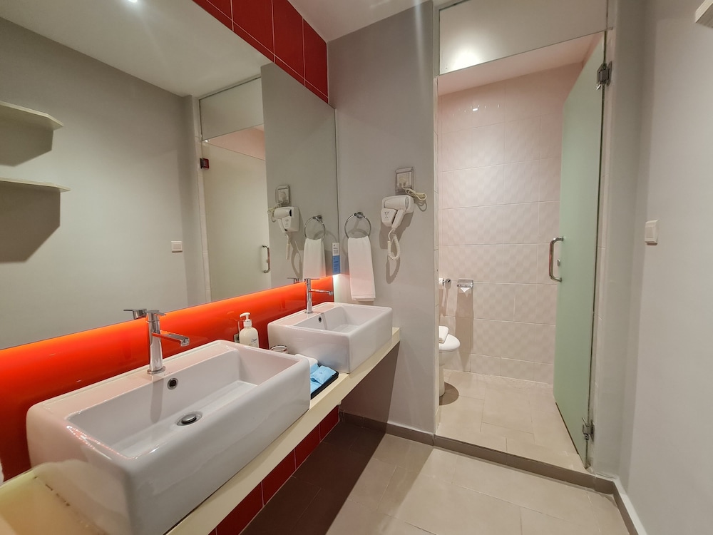 holiday inn express and suites johor bahru by ihg