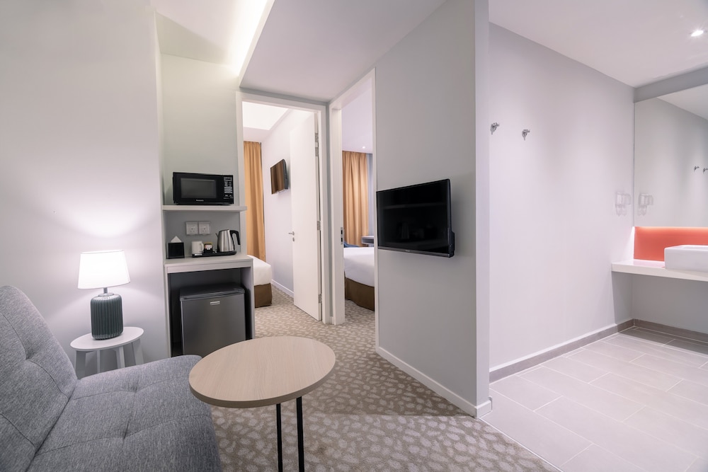 holiday inn express and suites johor bahru by ihg