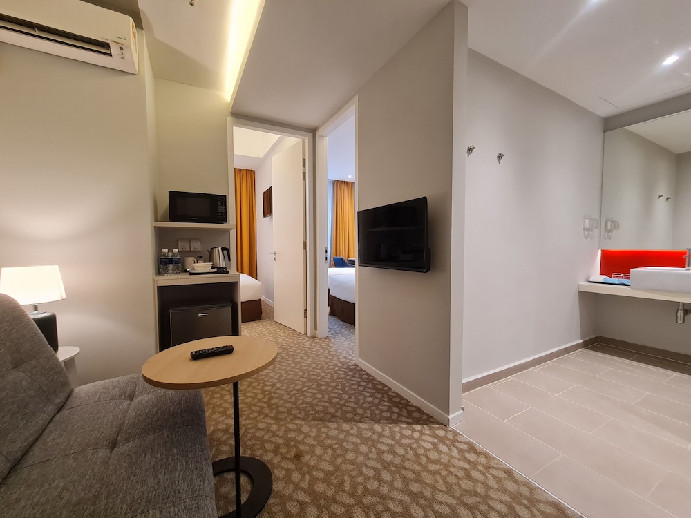 holiday inn express and suites johor bahru by ihg