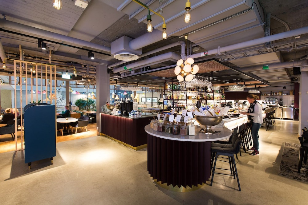 hotel with urban deli