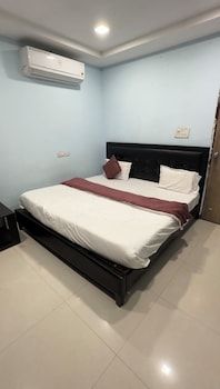 The Human Stay,Side Walking Rd,2 star