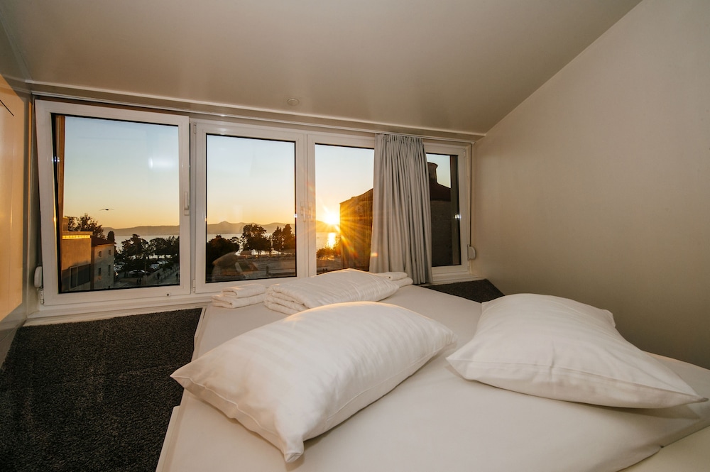 boutique hostel forum