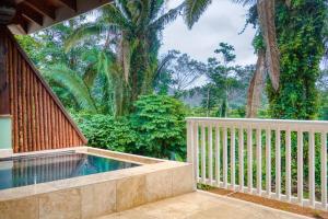 sleeping giant rainforest lodge