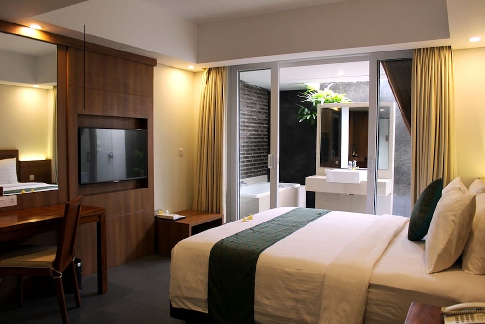 paragon hotel seminyak