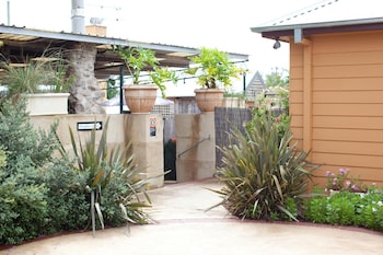 prince of wales motel