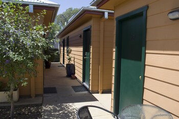 prince of wales motel