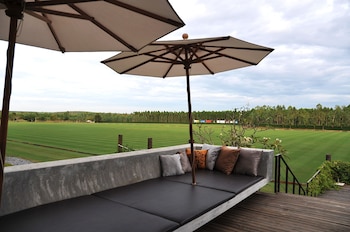 the farmhouse at polo escape