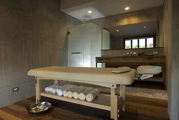 the farmhouse at polo escape