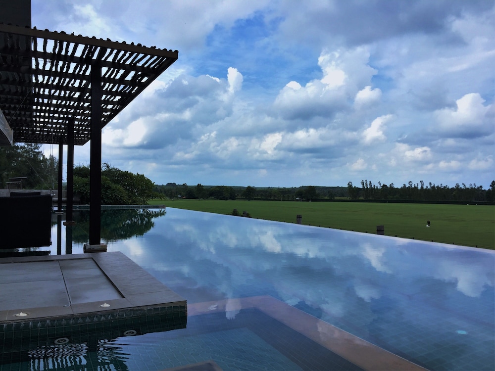 the farmhouse at polo escape