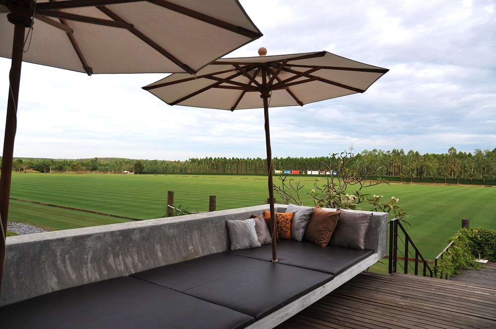 the farmhouse at polo escape