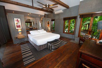 the farmhouse at polo escape