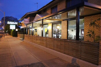 golden west motor inn