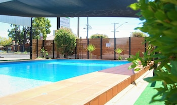 golden west motor inn