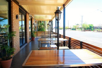 golden west motor inn