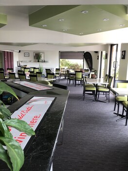 golden west motor inn