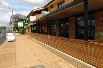 golden west motor inn