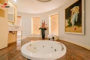 White Palace Hotel,Ha Tinh Province>>Ha Tinh,3 star
