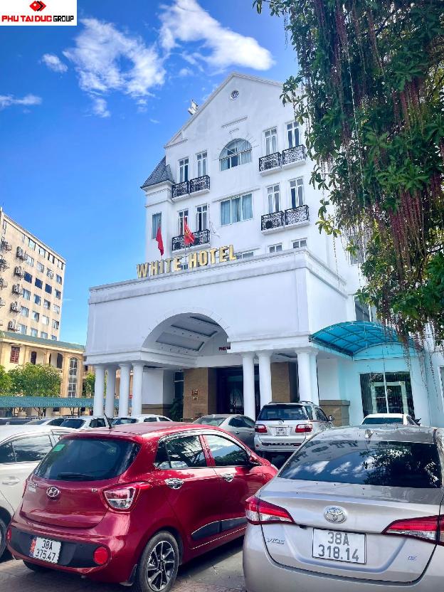 white palace hotel