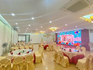 white palace hotel