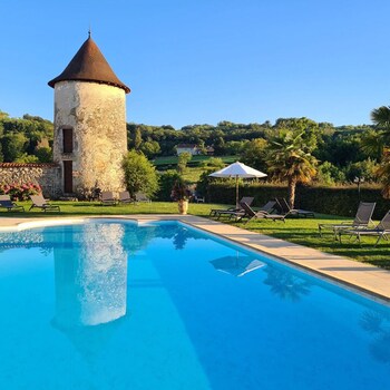 chateau chapeau cornu