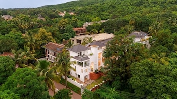 elivaas purple coral luxe 5 bhk villa