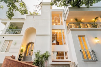 elivaas purple coral luxe 5 bhk villa