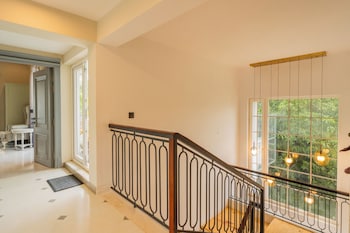 elivaas purple coral luxe 5 bhk villa