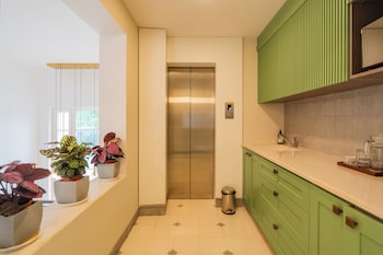 elivaas purple coral luxe 5 bhk villa