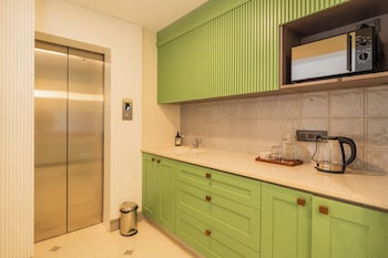 elivaas purple coral luxe 5 bhk villa