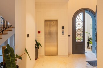 elivaas purple coral luxe 5 bhk villa