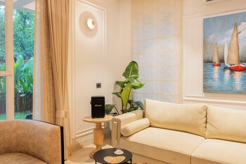 elivaas purple coral luxe 5 bhk villa