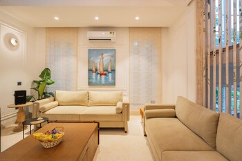 elivaas purple coral luxe 5 bhk villa
