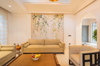 elivaas purple coral luxe 5 bhk villa