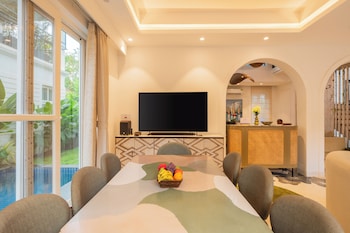 elivaas purple coral luxe 5 bhk villa