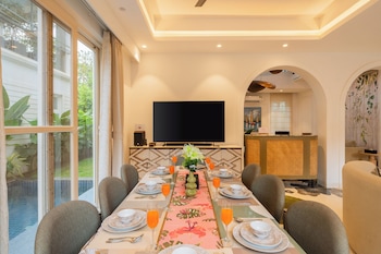 elivaas purple coral luxe 5 bhk villa