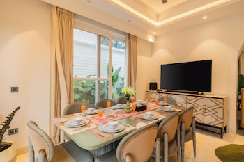 elivaas purple coral luxe 5 bhk villa