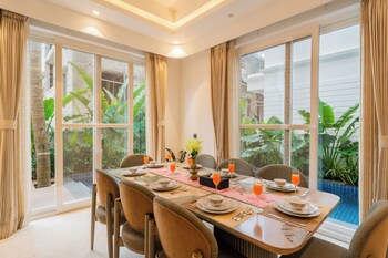 elivaas purple coral luxe 5 bhk villa
