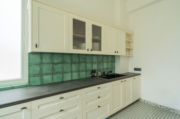 elivaas purple coral luxe 5 bhk villa