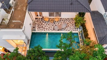 elivaas purple coral luxe 5 bhk villa