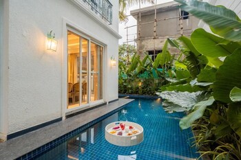 elivaas purple coral luxe 5 bhk villa