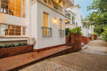elivaas purple coral luxe 5 bhk villa