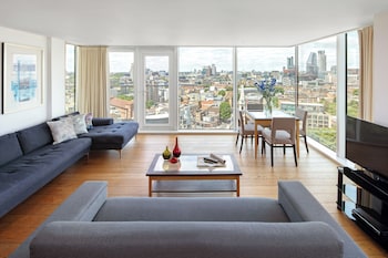 marlin apartments london bridge empire square