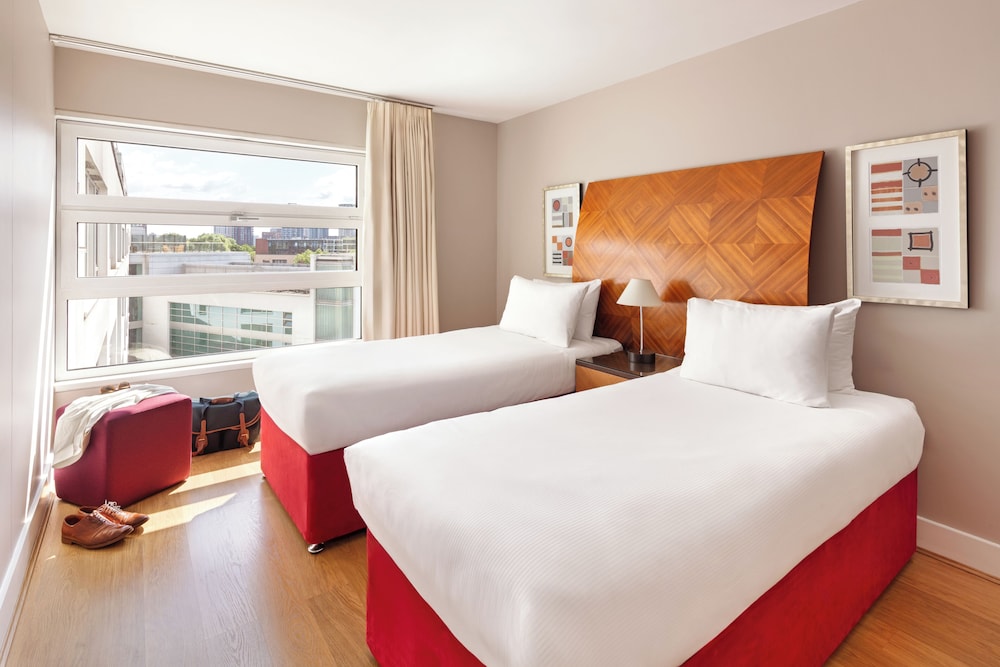 marlin apartments london bridge empire square