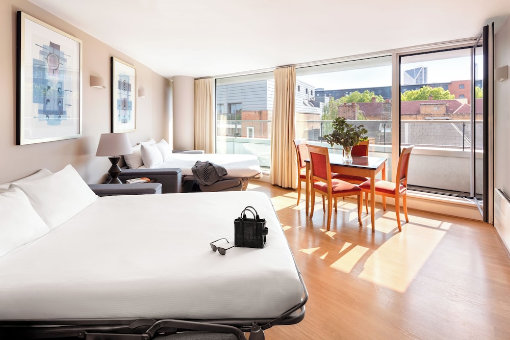 marlin apartments london bridge empire square