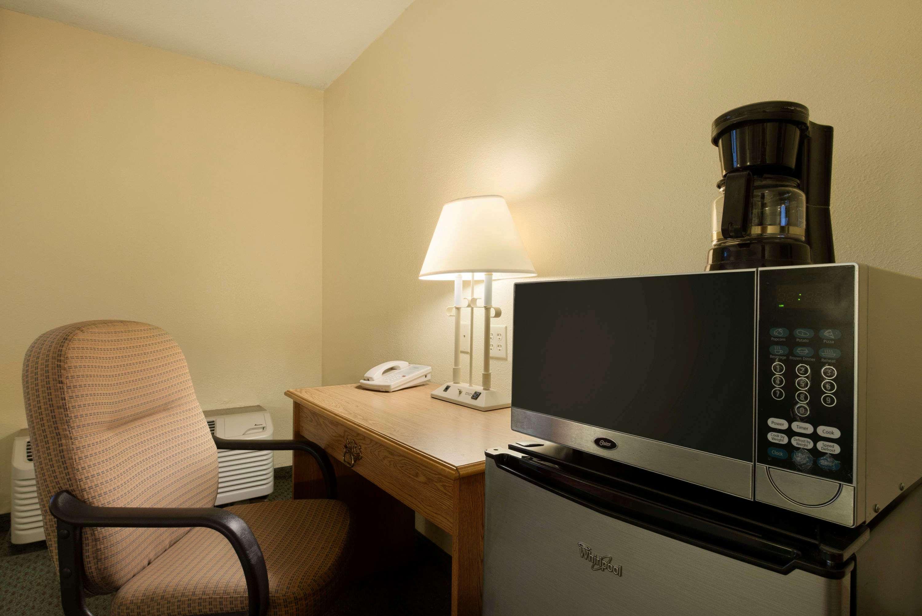 Travelodge By Wyndham Sturgis,Mendon>>Kalamazoo,2 star