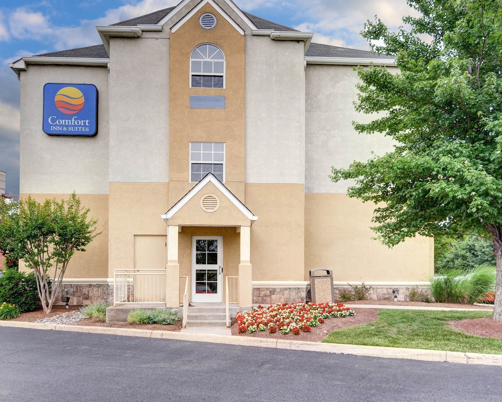 comfort inn and suites airport dulles gateway