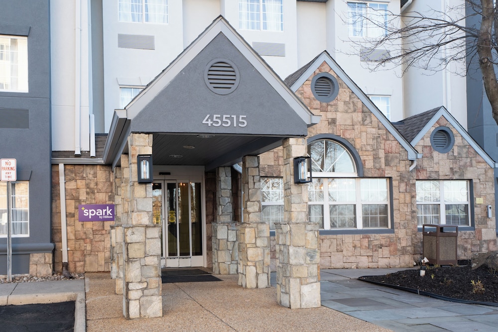 comfort inn and suites airport dulles gateway