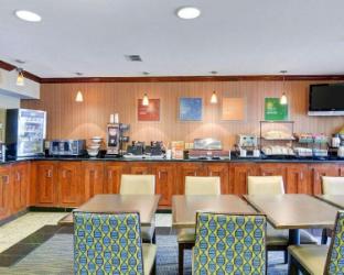 comfort inn and suites airport dulles gateway